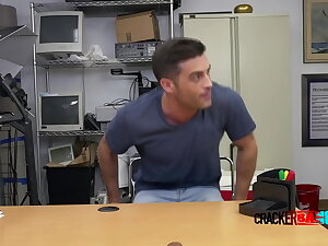 Muscular dude lets director fuck his asshole til cumming