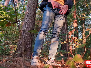 Guy pissing with big balls