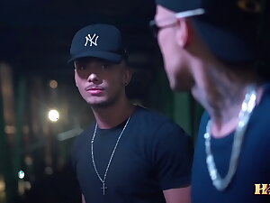 SURUBA COM OS GÊMEOS E COM O MANO, COLOCARAM AS 3 PIROCA NO MANO